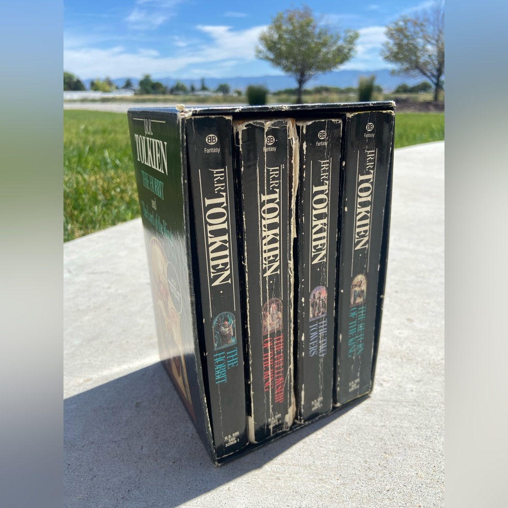 Vintage J.R.R. Tolkien Book Set - The Hobbit & The Lord of the Rings - Picture 4 of 13